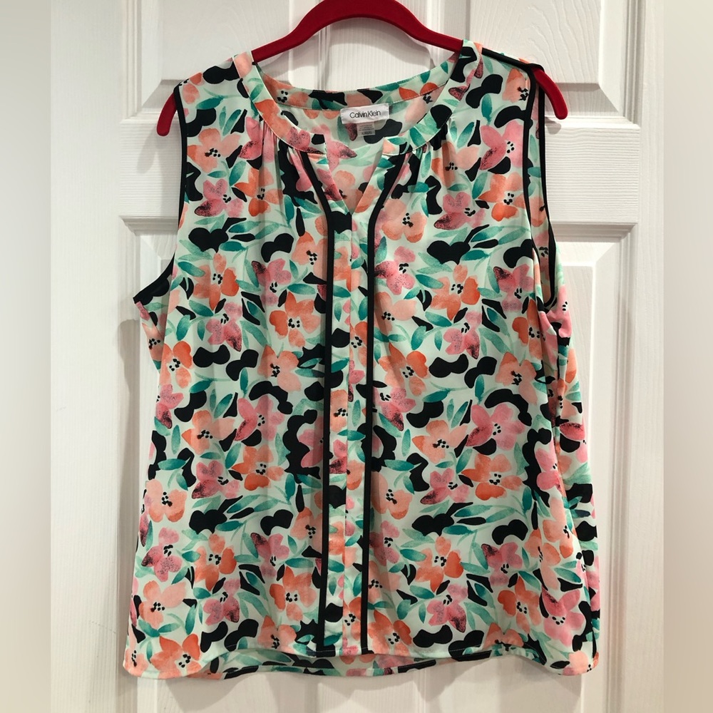 Calvin Klein sleeveless ladies button up blouse. XL